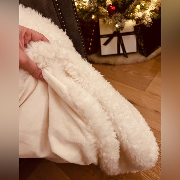 Crate and barrel sherpa faux fur throw. pottery barn,restoration hardware. New - Picture 4 of 7